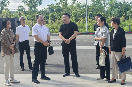 松江區(qū)政協(xié)主席劉其龍親訪赫立元吉總部大樓共繪未來(lái)科技藍(lán)圖(圖1)